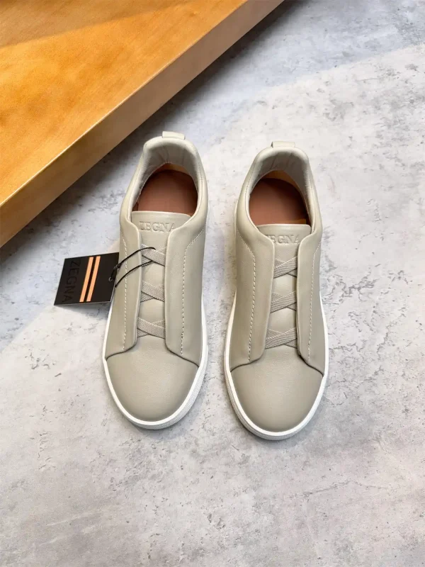 Low-top Casual Sneakers image 1