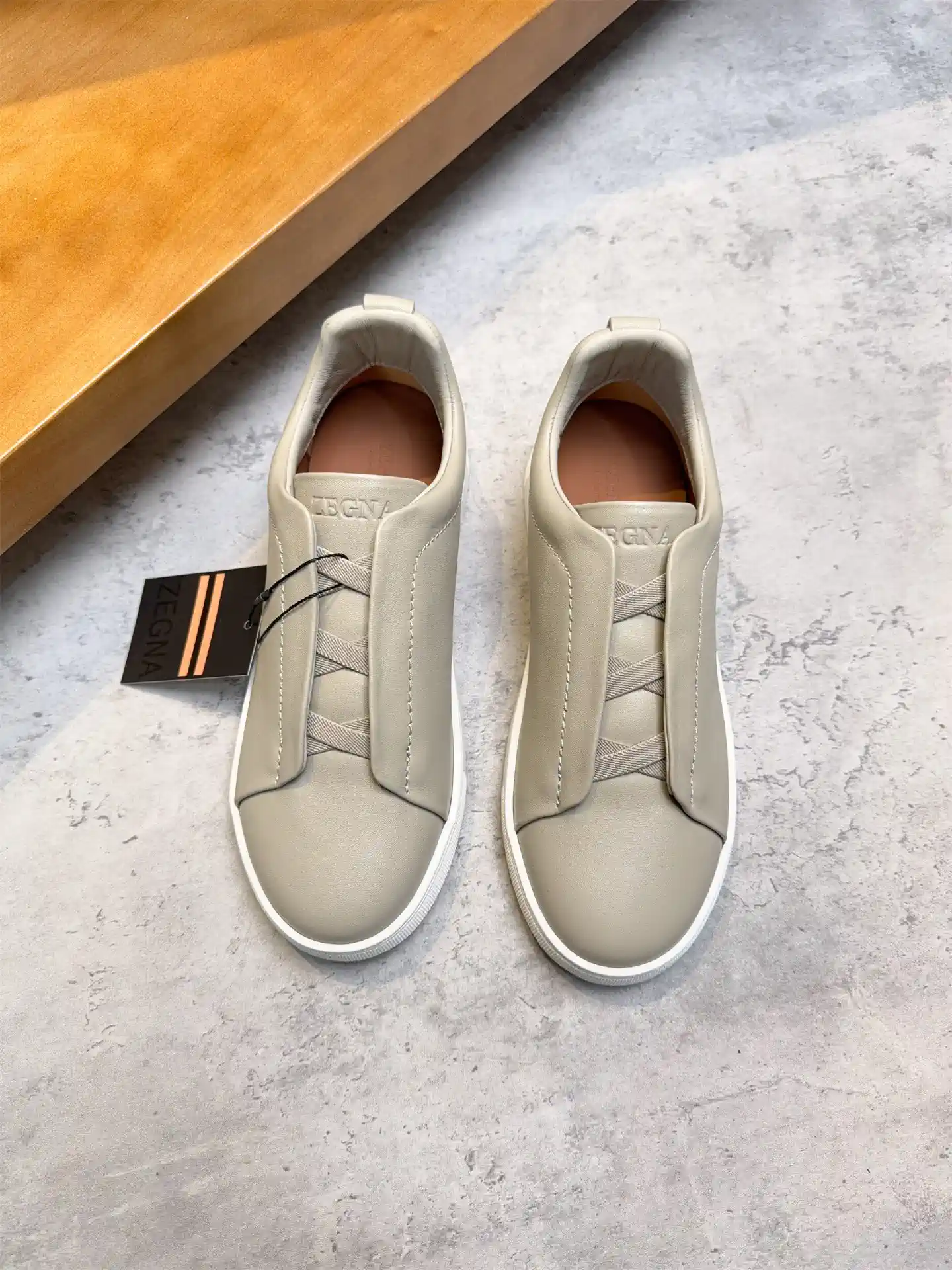 Low-top Casual Sneakers image 1