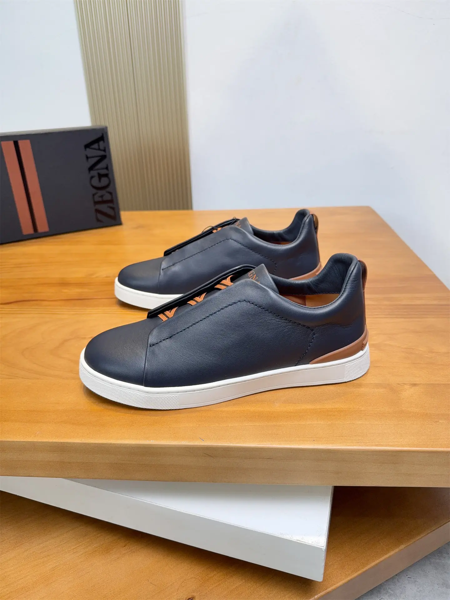 Low-top Casual Leather Sneakers image 1