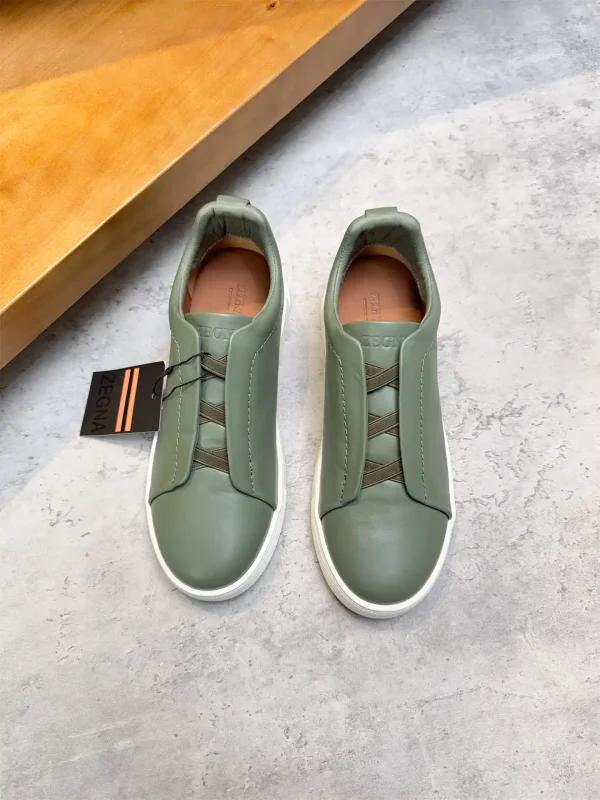 Low-top Casual Sneakers image 1