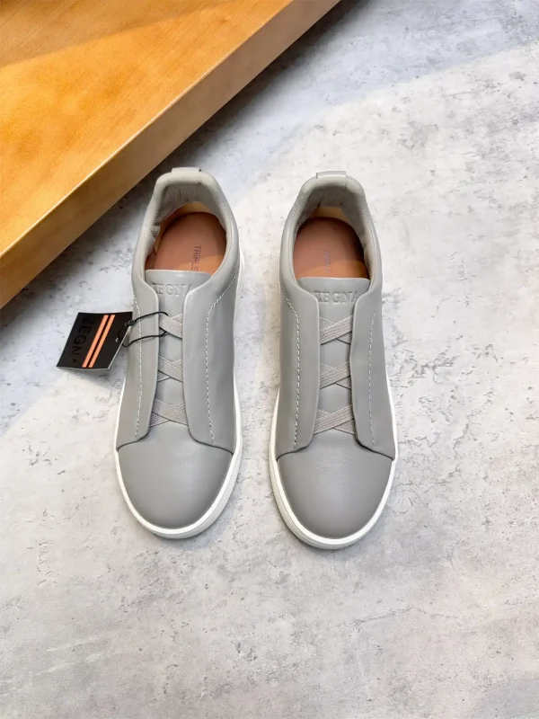 Low-top Casual Sneakers image 1