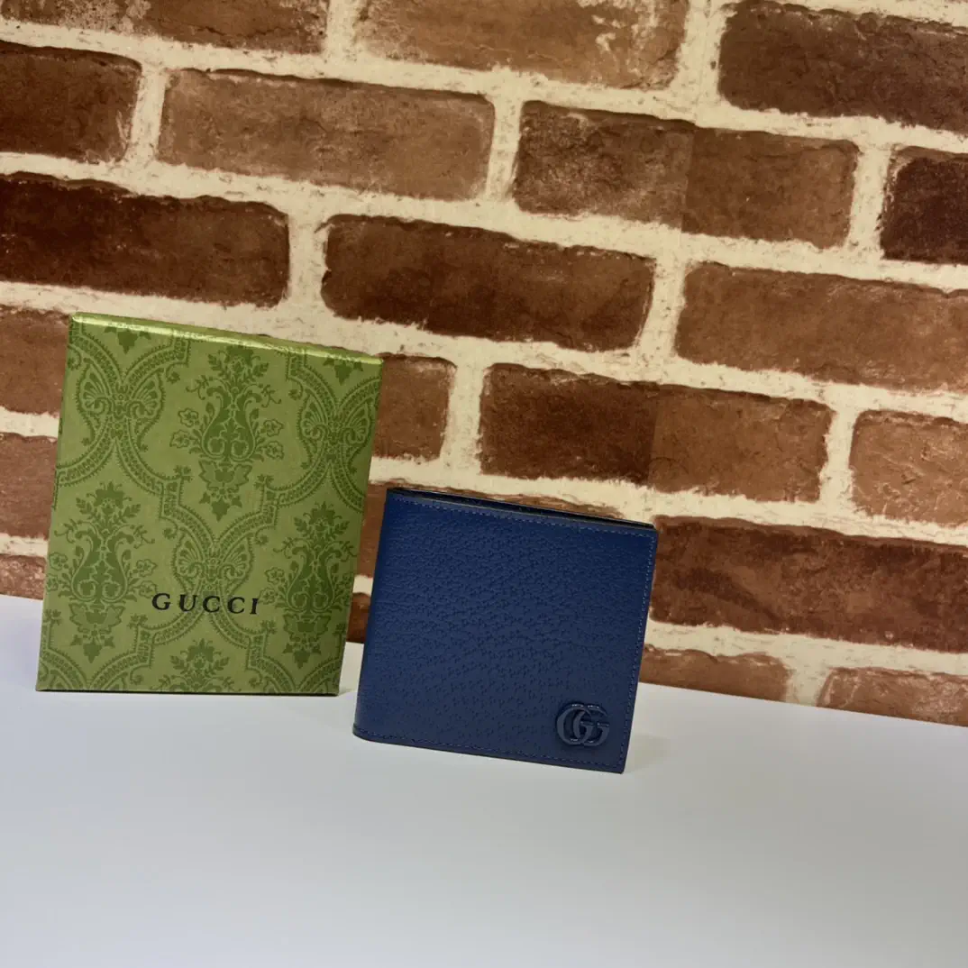 Gucci GG Logo Bifold Wallet image 1