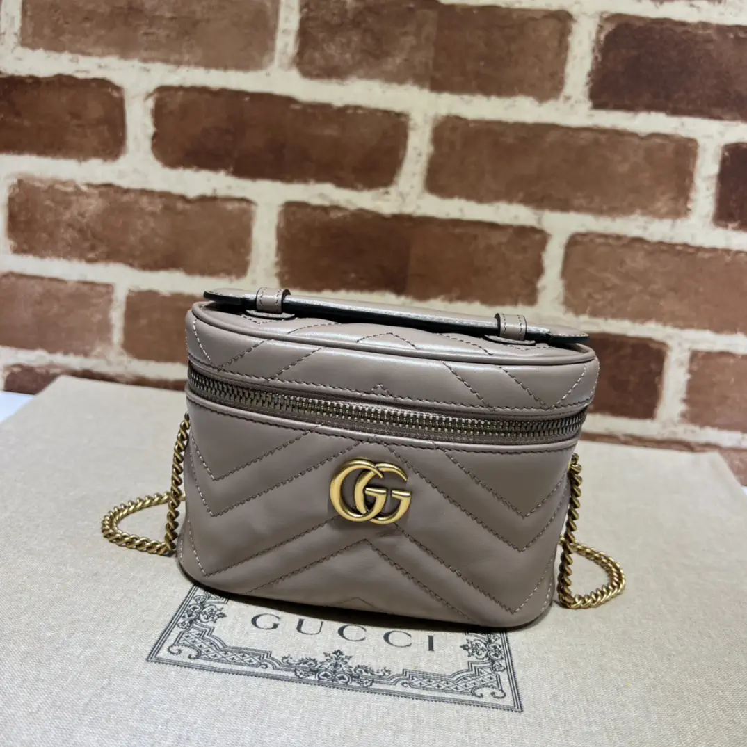 Gucci Quilted Chain Cosmetic Bag image 1