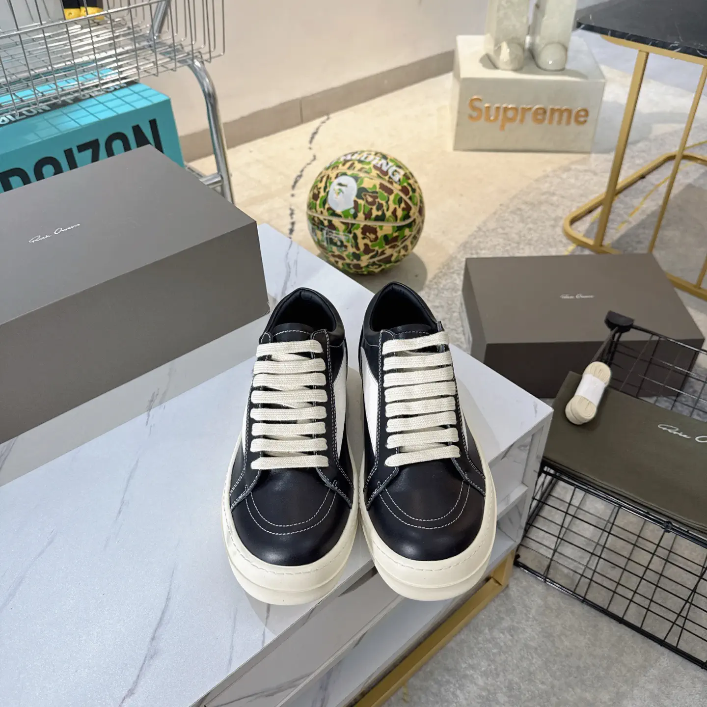 Leather Low-Top Casual Sneakers image 1