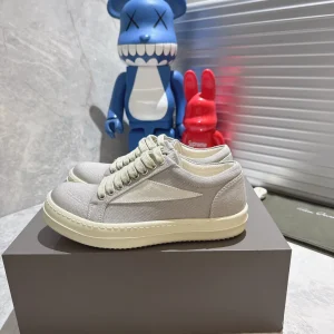 Low-Top Casual Sneakers image 1