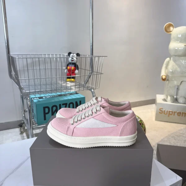 Low-Top Casual Sneakers image 1