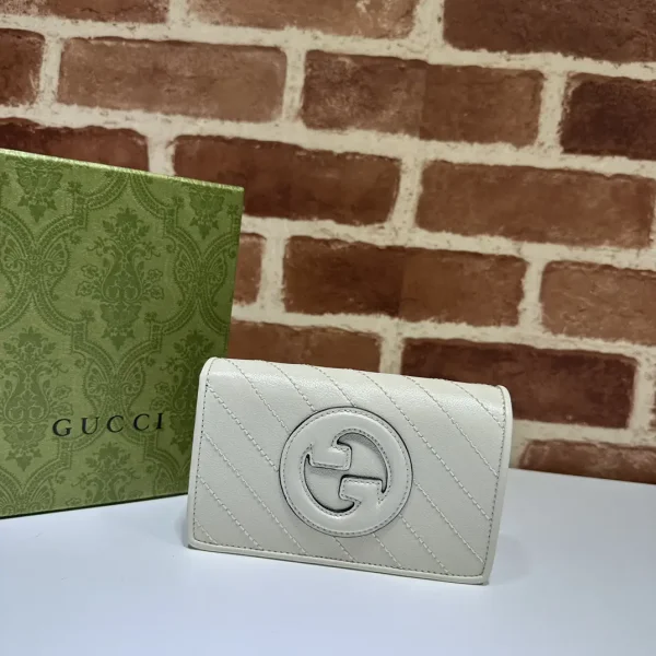 Gucci White Quilted Card Holder image 1
