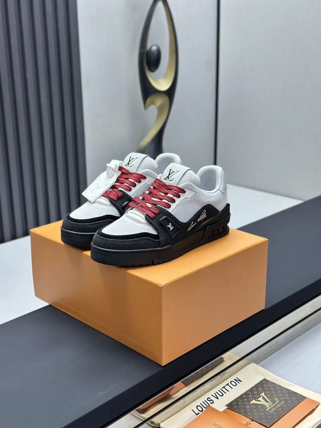 LV Louis Vuitton Classic Runway Style Leather Shoes image 1