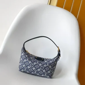 Louis Vuitton Hills Pochette Monogram Shoulder Bag image 1