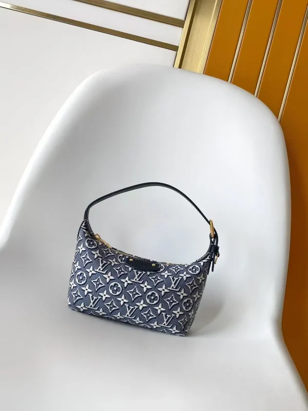 Louis Vuitton Hills Pochette Monogram Shoulder Bag image 1
