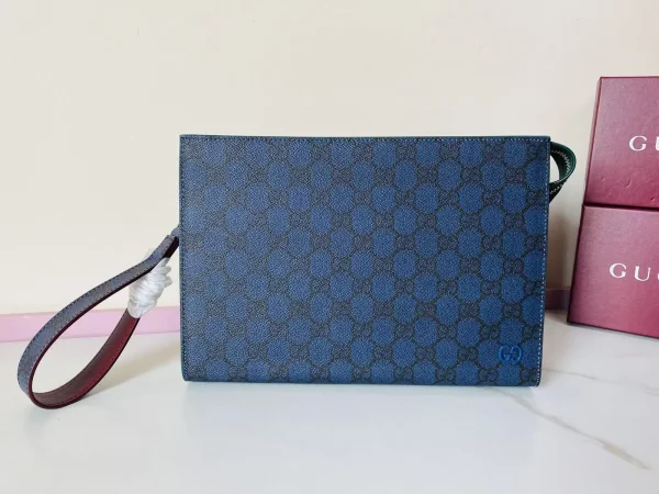 Gucci GG Supreme Small Clutch image 1