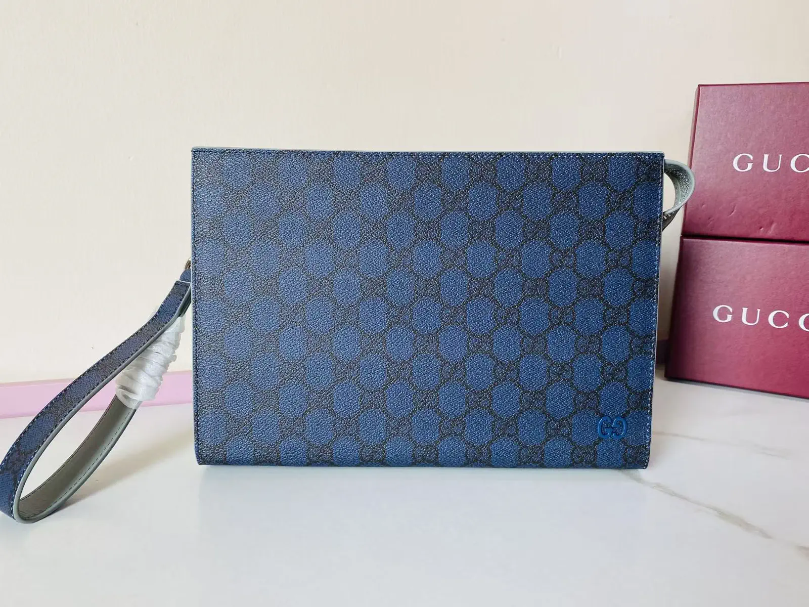 Gucci GG Supreme Small Clutch image 1