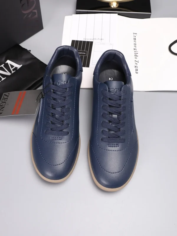 Men's Leather Casual Sneakers image 1