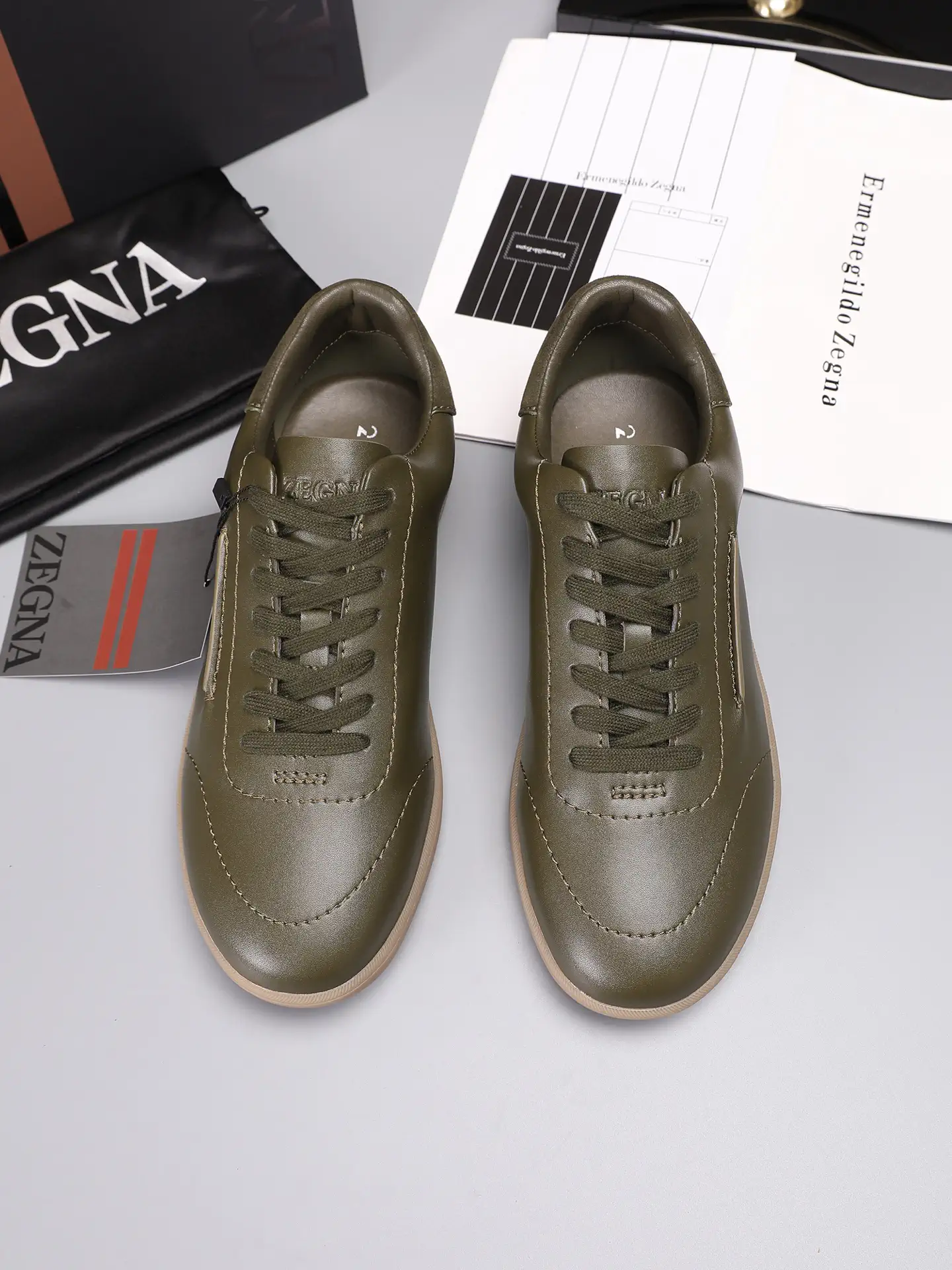 Men's Leather Casual Sneakers image 1