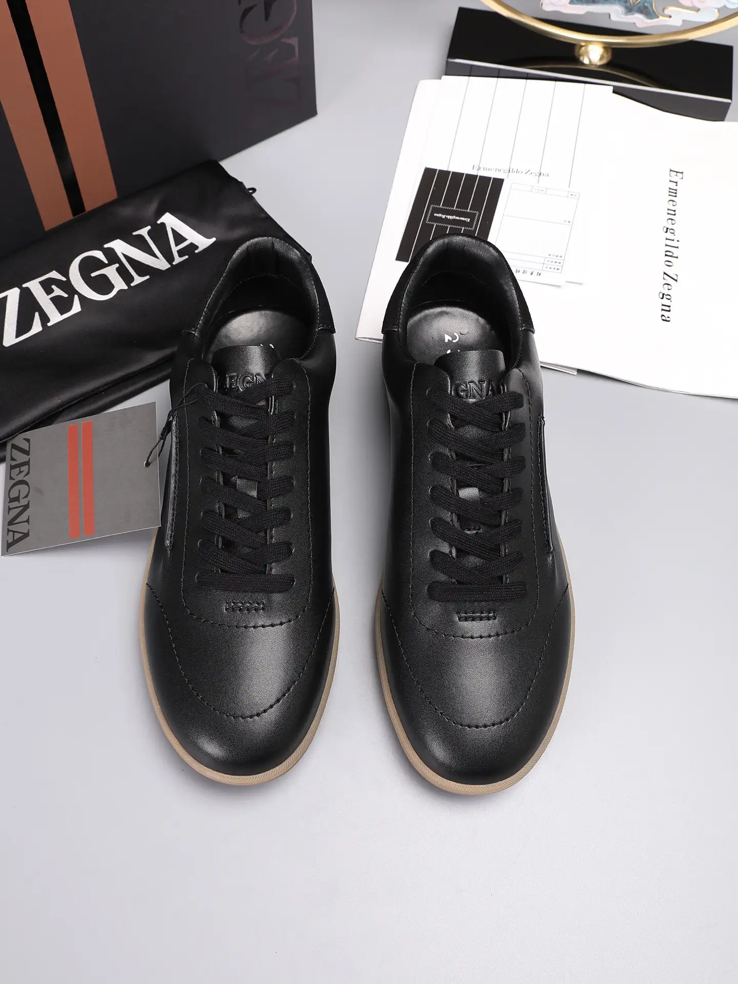 Men's Leather Casual Sneakers image 1