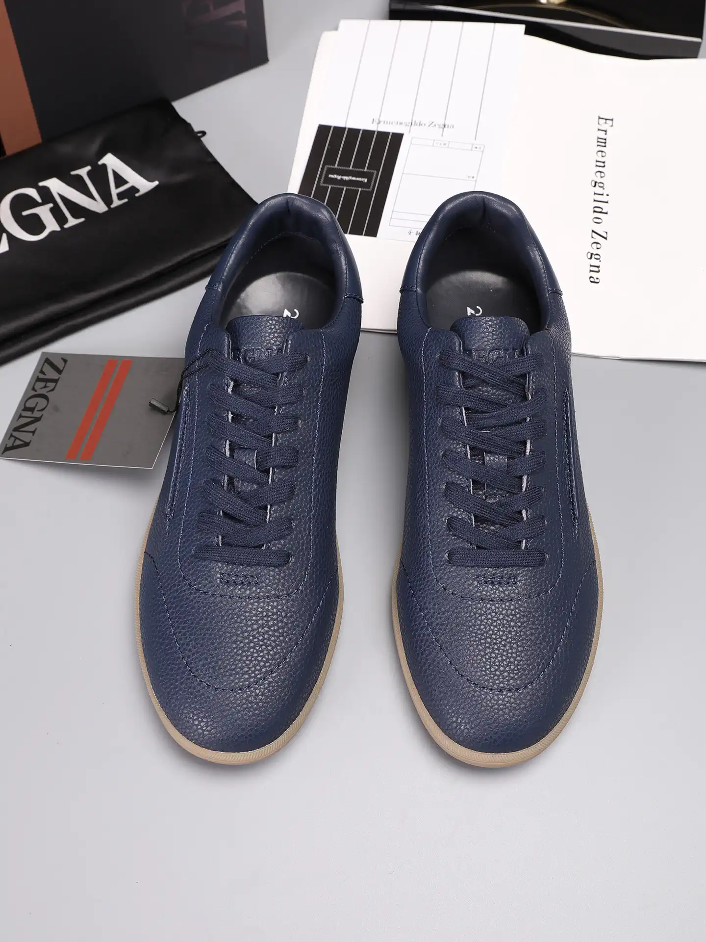 Men's Leather Casual Sneakers image 1