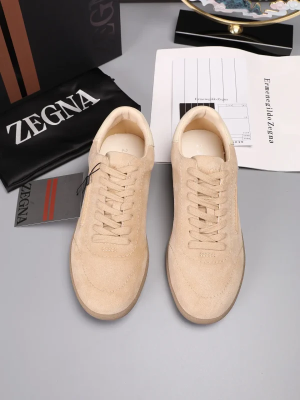 Men's Suede Casual Sneakers image 1
