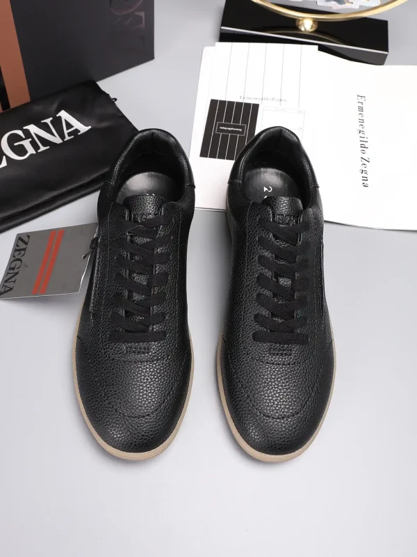 Men's Leather Casual Sneakers image 1