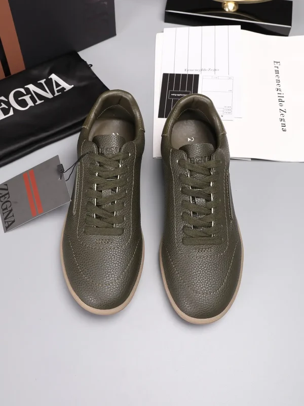 Men's Leather Casual Sneakers image 1