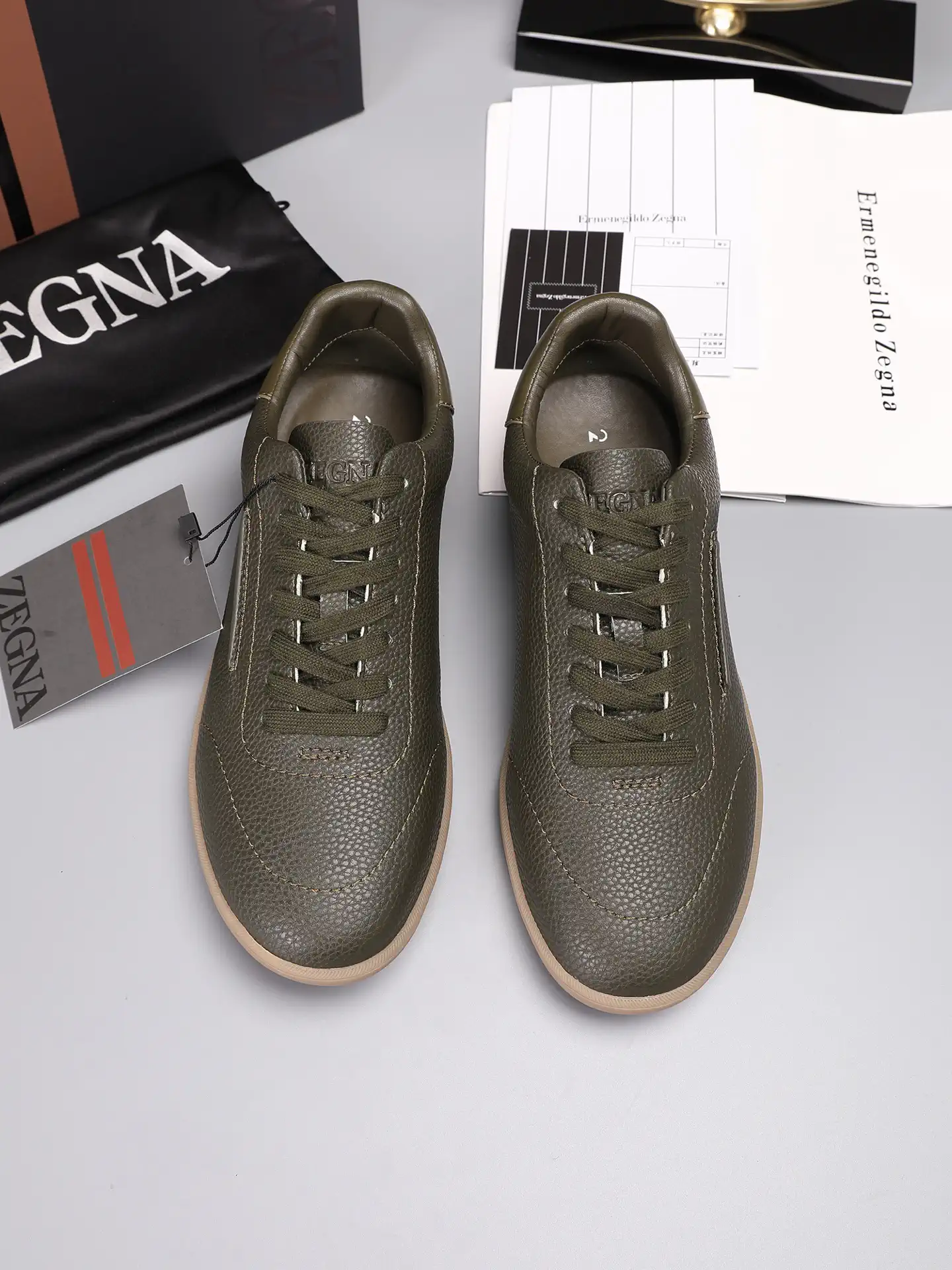 Men's Leather Casual Sneakers image 1
