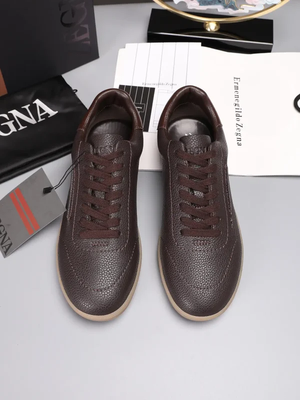 Men's Leather Casual Sneakers image 1