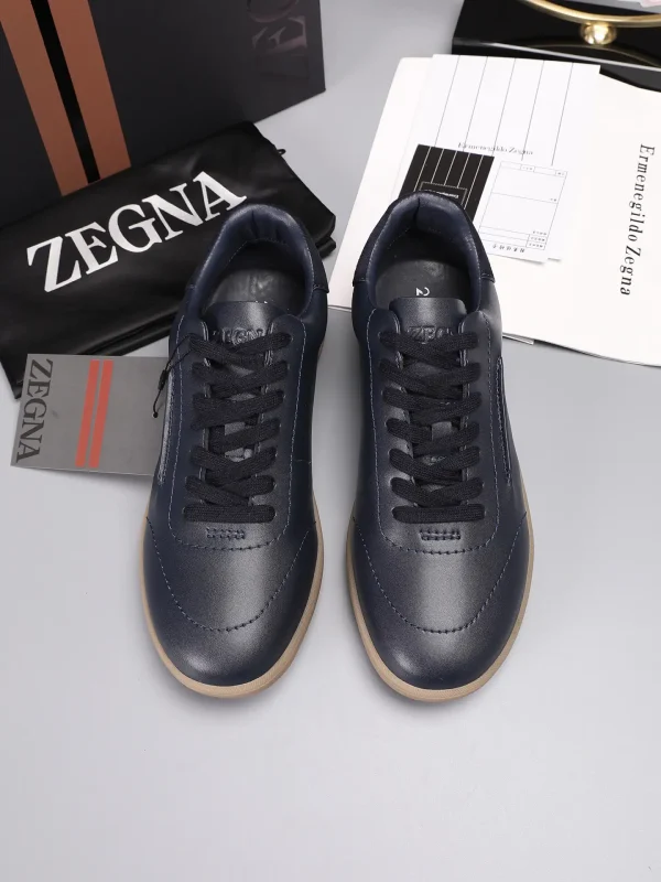 Men's Leather Casual Sneakers image 1