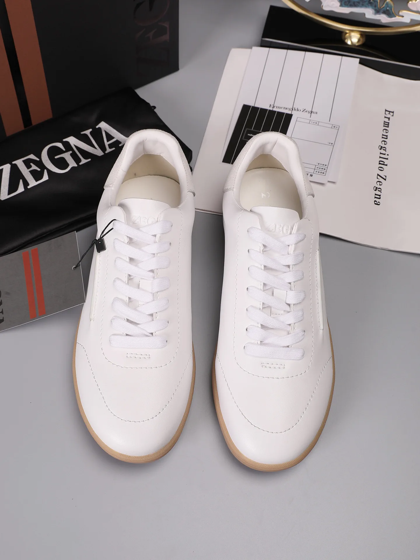 Men's Leather Casual Sneakers image 1