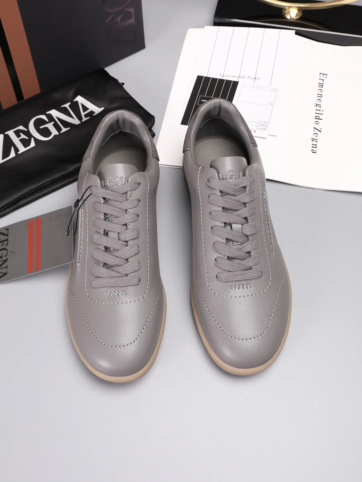 Men's Leather Casual Sneakers image 1