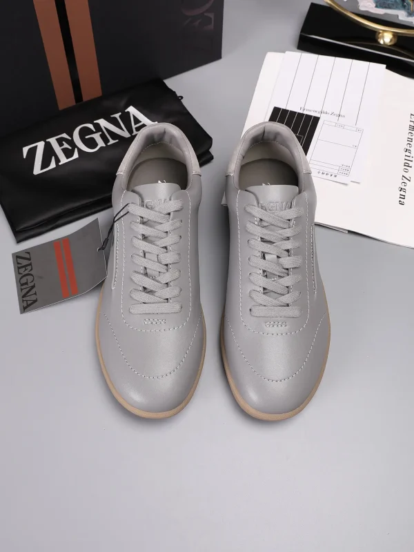 Men's Leather Casual Sneakers image 1