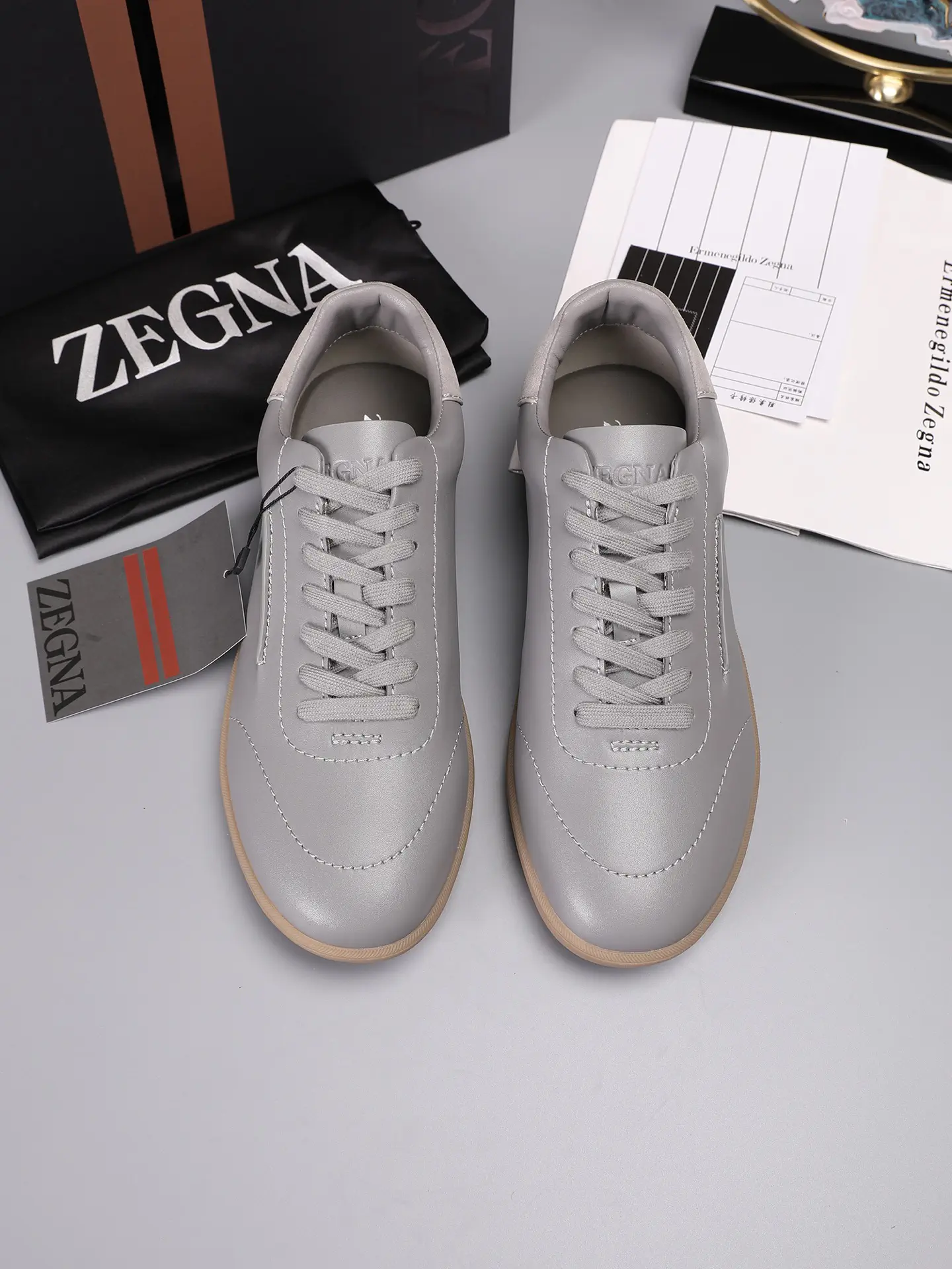 Men's Leather Casual Sneakers image 1