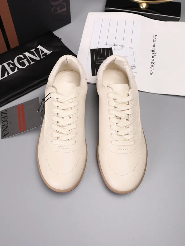 Men's Leather Casual Sneakers image 1