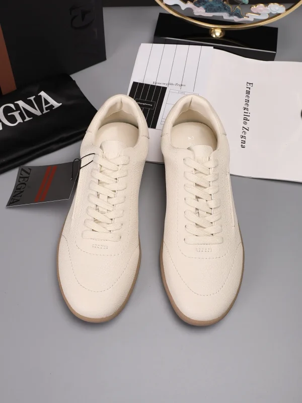 Men's Leather Casual Sneakers image 1