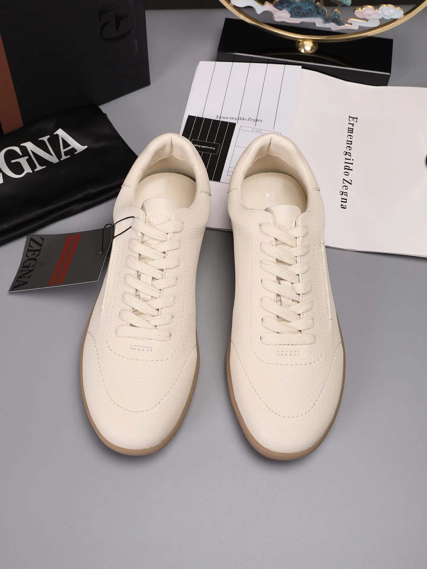 Men's Leather Casual Sneakers image 1