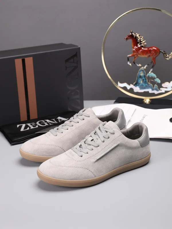 Men's Suede Casual Sneakers image 1