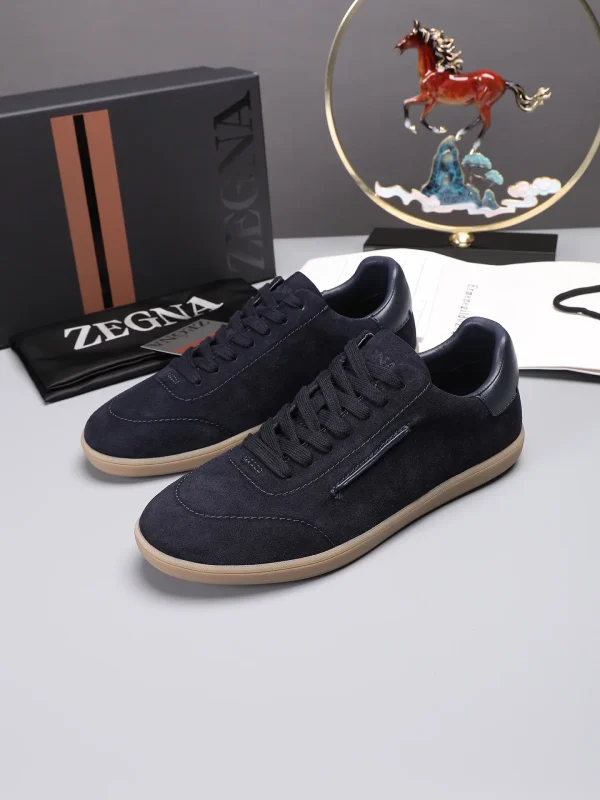 Men's Suede Casual Sneakers image 1