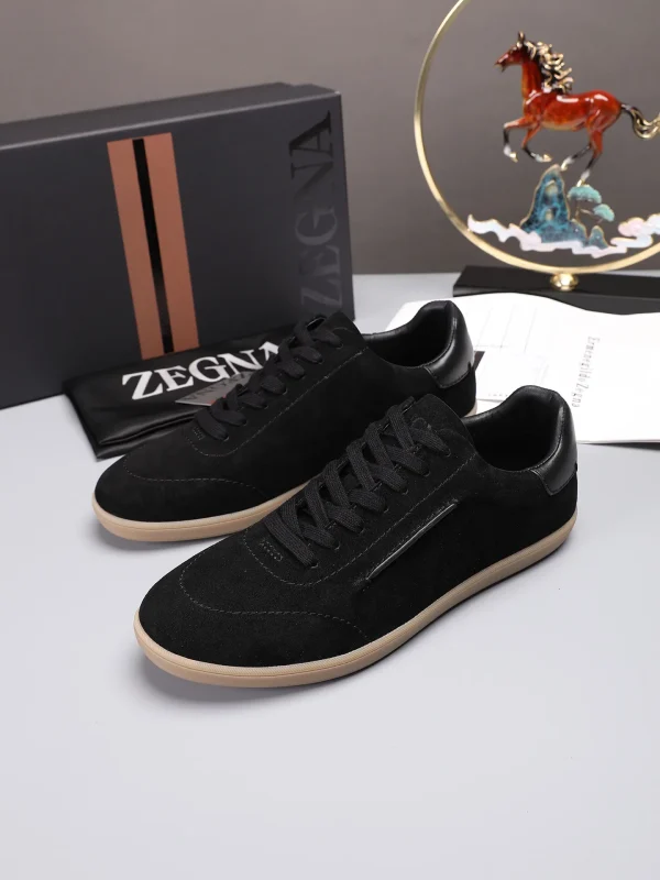 Men's Suede Casual Sneakers image 1