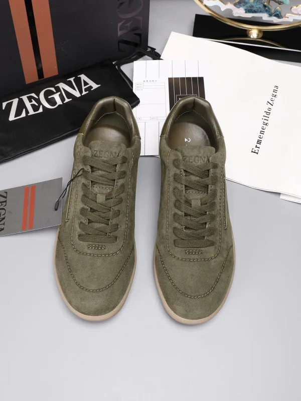 Men's Suede Casual Sneakers image 1
