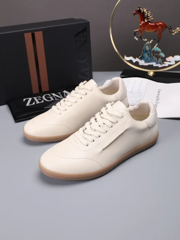 Men's Leather Casual Sneakers image 1