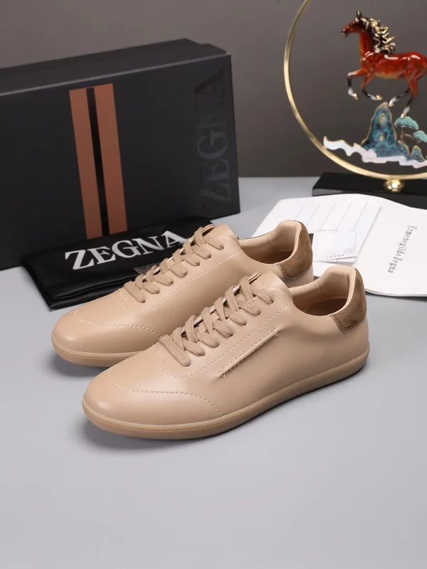Men's Leather Casual Sneakers image 1