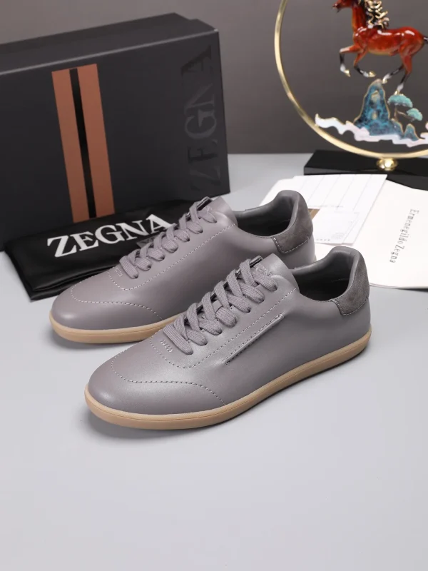 Men's Leather Casual Sneakers image 1