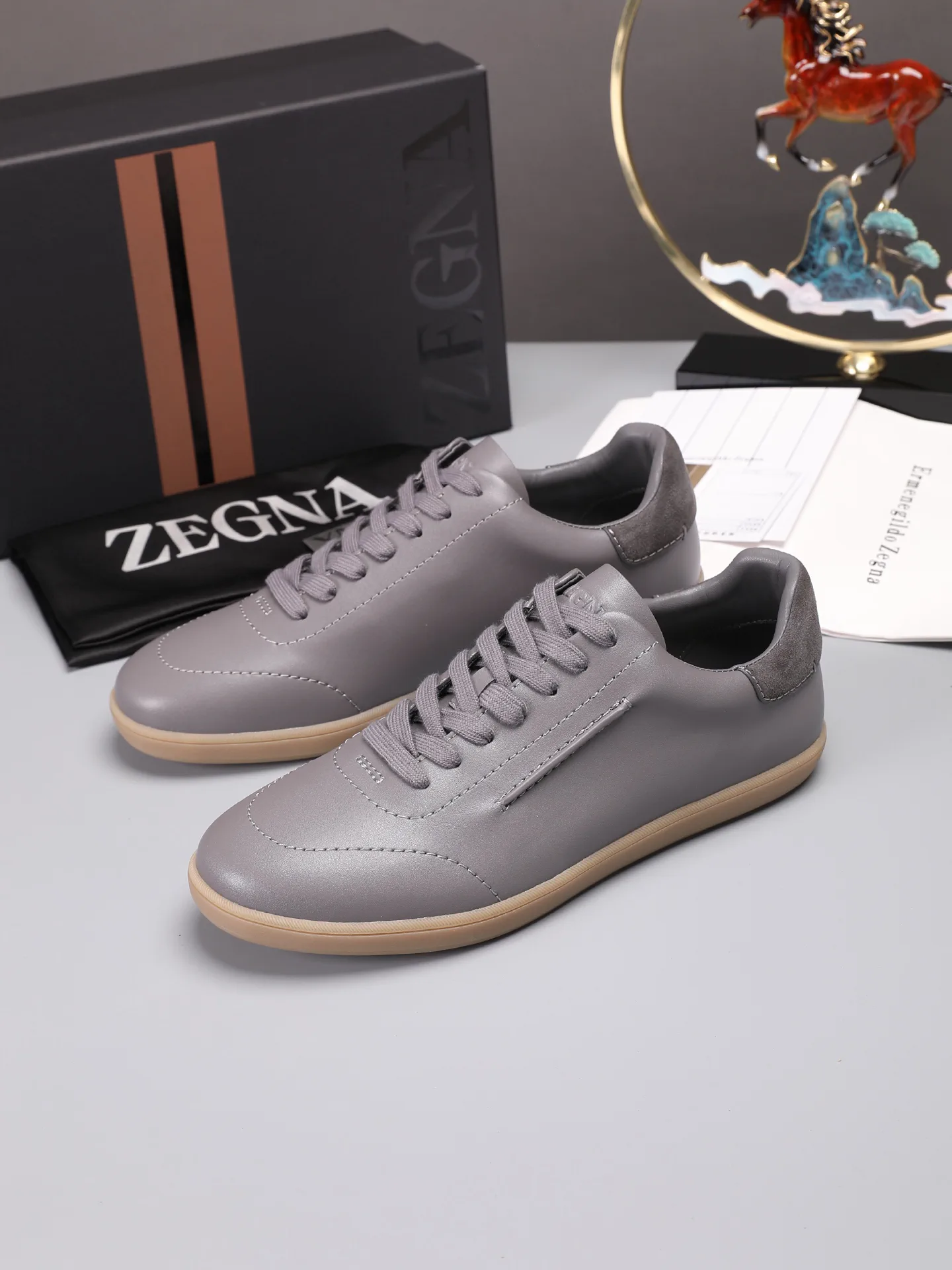 Men's Leather Casual Sneakers image 1