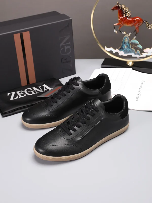 Men's Leather Casual Sneakers image 1