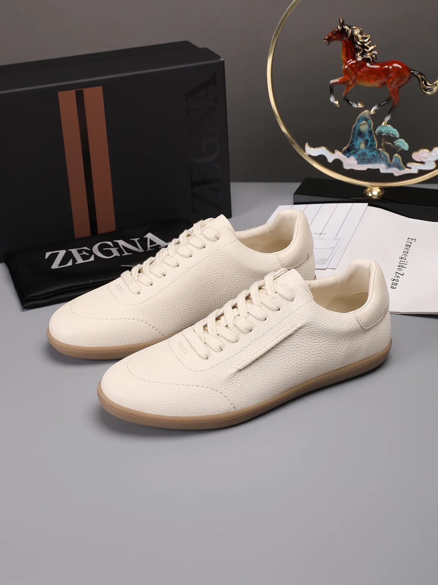 Men's Leather Casual Sneakers image 1