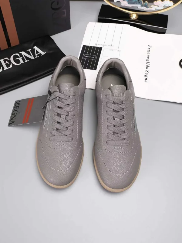 Men's Leather Casual Sneakers image 1