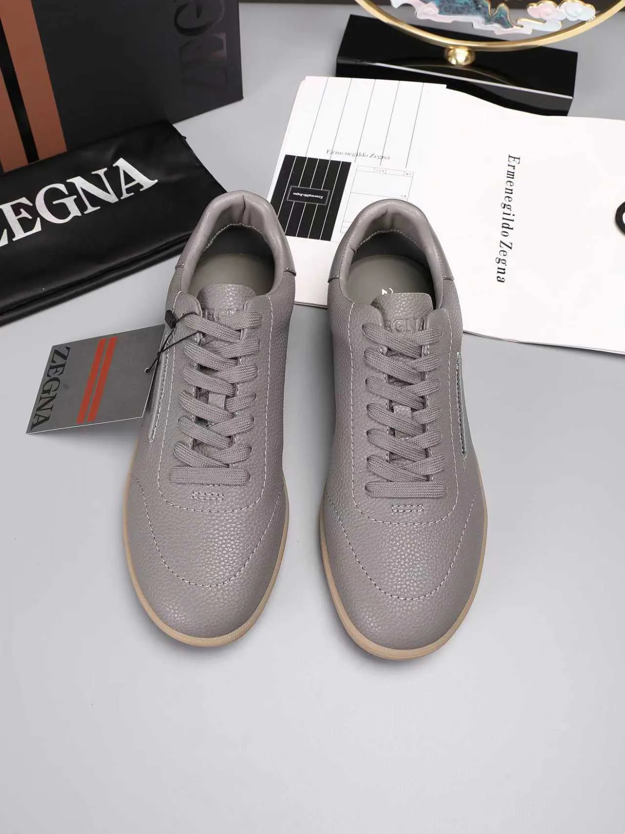 Men's Leather Casual Sneakers image 1