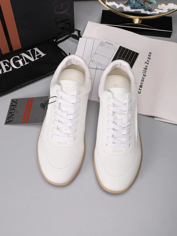 Men's Leather Casual Sneakers image 1