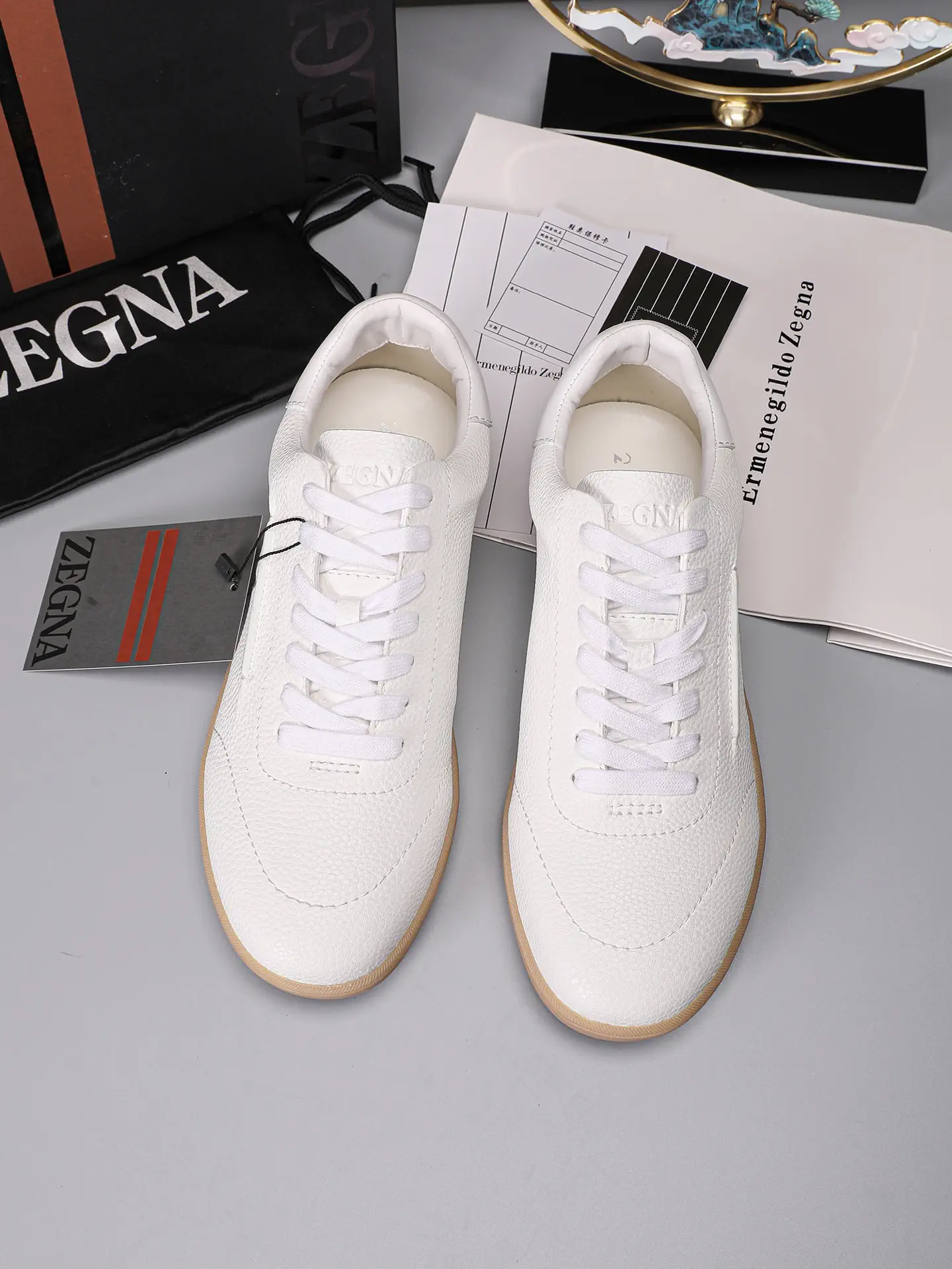 Men's Leather Casual Sneakers image 1