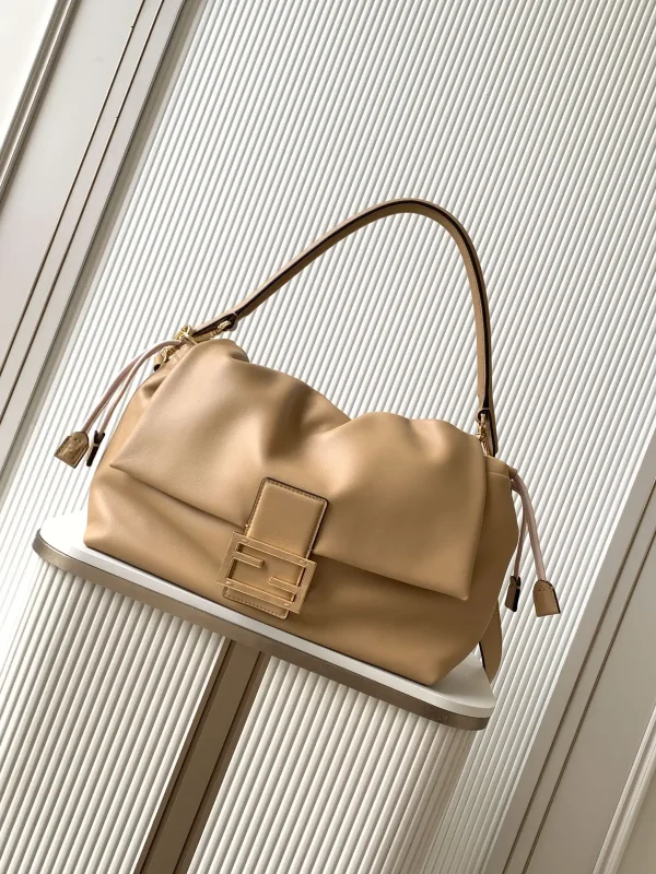 FENDI Mamma Baguette Shoulder Bag image 1