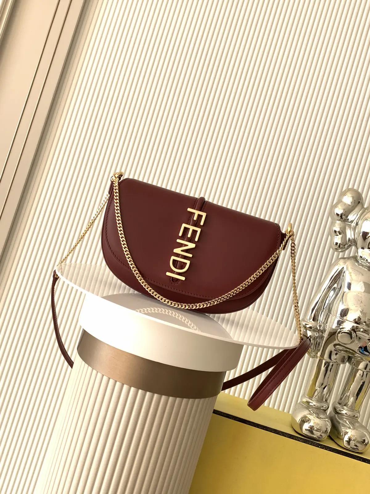 FENDI Chain Crossbody Bag image 1