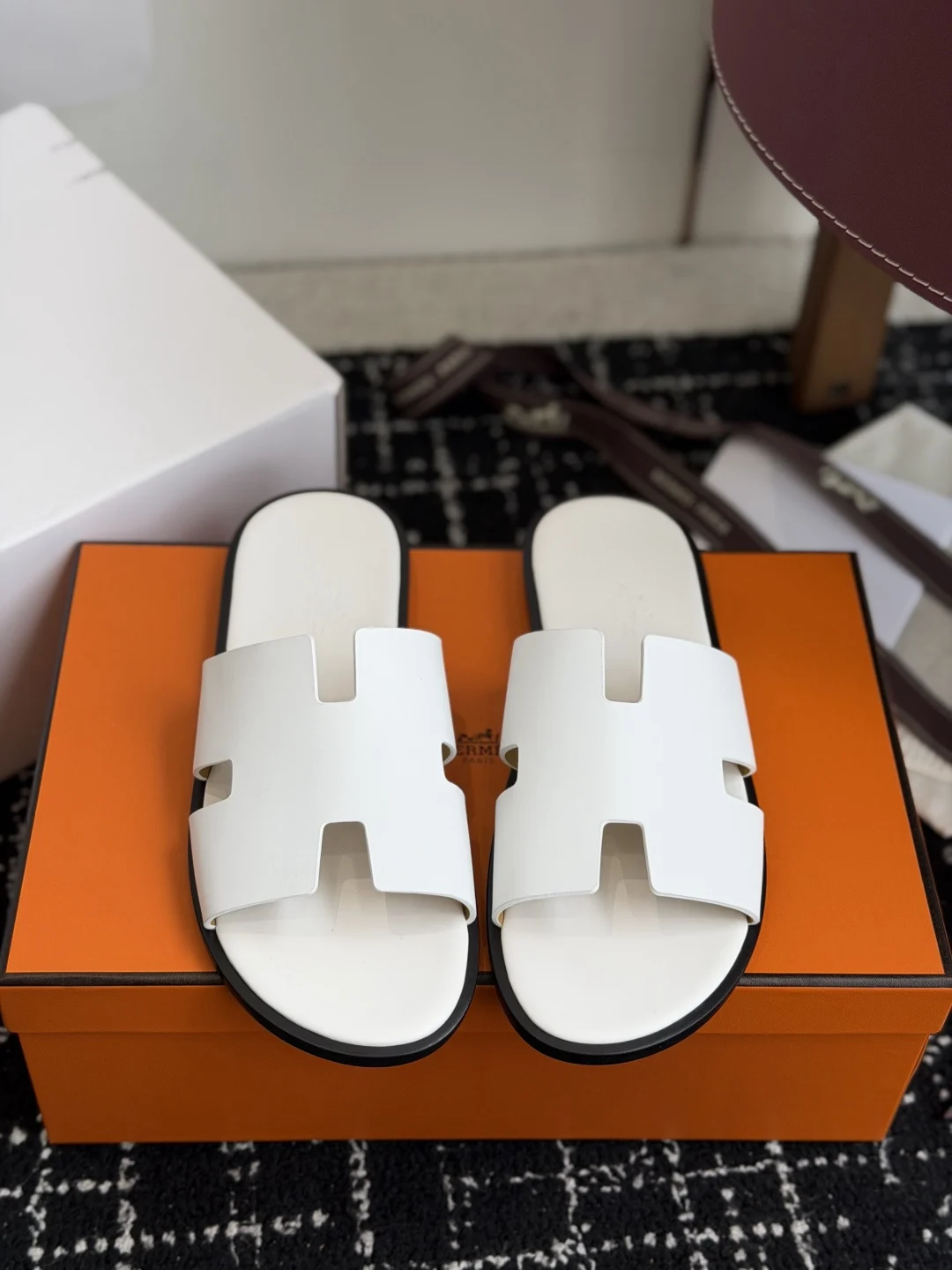 Hermes lzmir Series Men's Retro H Sandals image 1